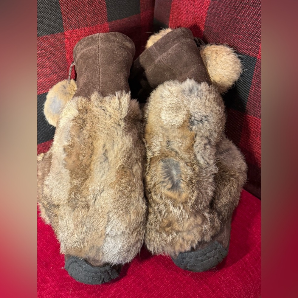 Traditional mid calf mukluks with gum rubber sole - Picture 5 of 6